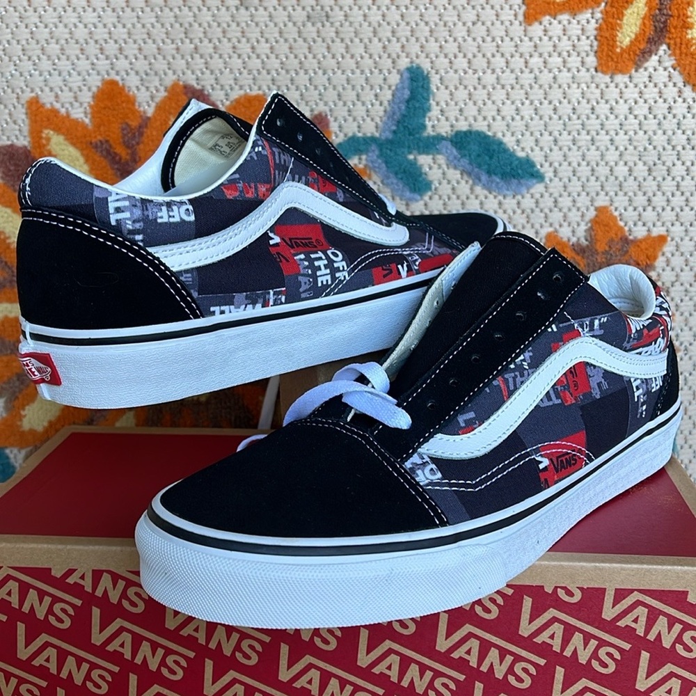 Vans WMNS Old Skool
(Packing Tape) Black/Red/
VN0A4U3BWZ4
Sneakers